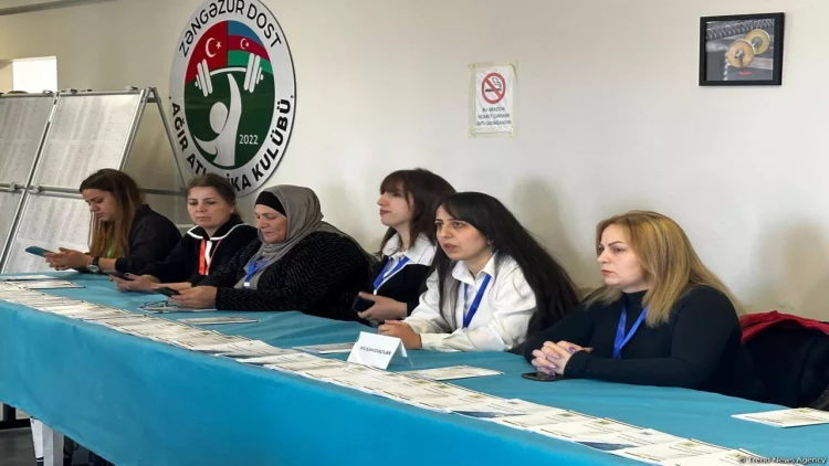 Alıbəyli kəndində seçkinin gedişatını 11 müşahidəçi izləyir - FOTO