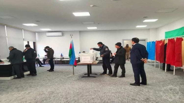 Seçicilər Hadrutda konstitusion hüquqlarından istifadə edirlər - FOTO