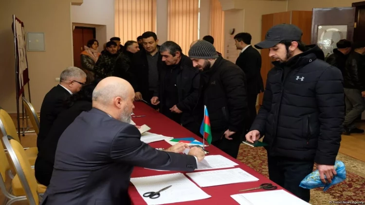 Aktauda səsvermə keçirilir - FOTO