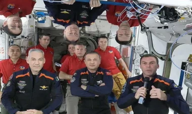 Gezeravcının daxil olduğu heyətin Yerə qayıdacağı saat açıqlandı - FOTOlar