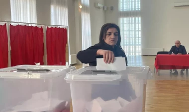 Qadın məhkumlar səs verir - FOTOlar