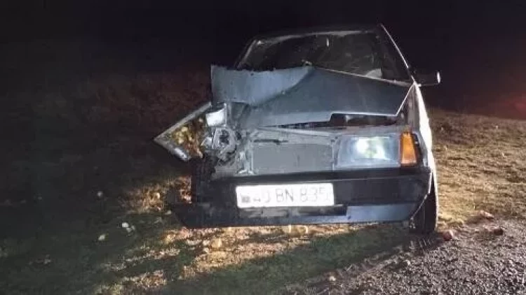 Avtomobil qoşqulu texnika ilə toqquşdu: yaralılar var