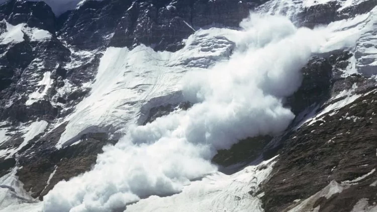 Gürcüstanda torpaq sürüşməsi və qar uçqunu olub, 2 nəfər öldü