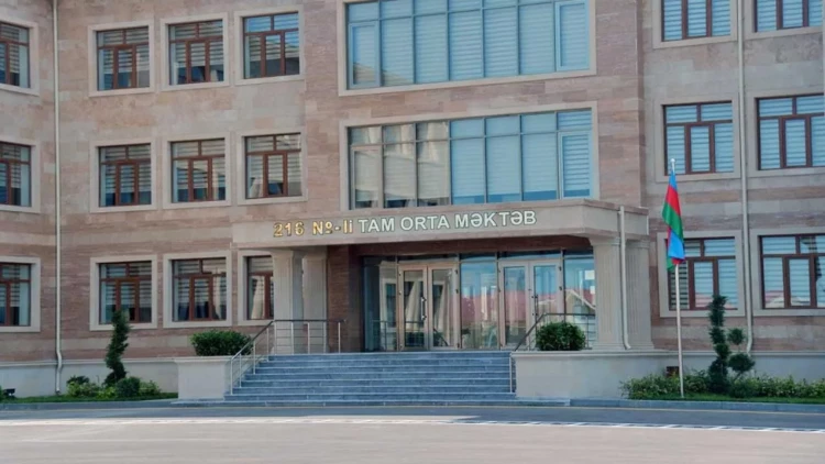 Bakıda məktəb direktoru müəllimi xəstəxanalıq edib? - açıqlama