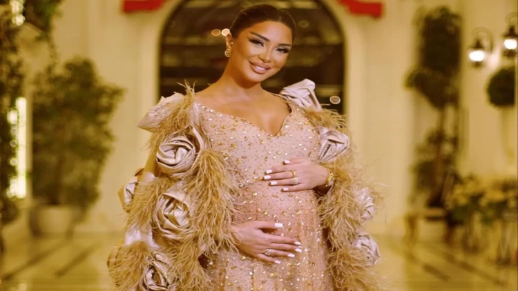 Ana olmağa hazırlaşan Çinarəyə qaynanası BAHALI ÜZÜK verdi - VİDEO