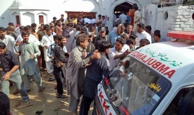 Pakistanda terror aktı - 10 polis öldü