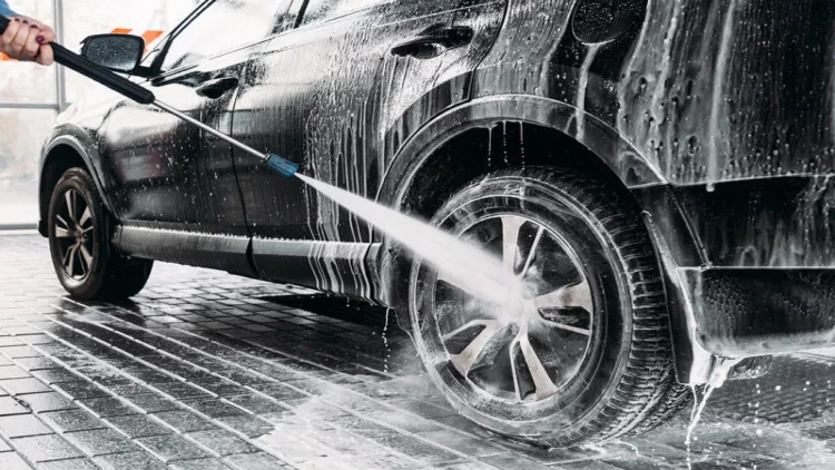 Bakıda qadının maşını 