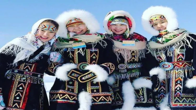 Onlar bir neçə kişiyə ərə gedir, qonaqlara peşkəş verilirlər