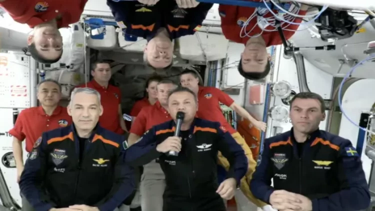 Gezeravcı kosmosdan qayıdır