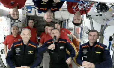 Gezeravcı kosmosdan qayıdır