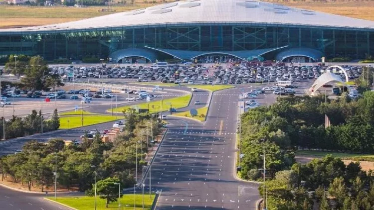 Bu şəhərlərin aeroportunda parklanma Bakıdakından daha bahadır