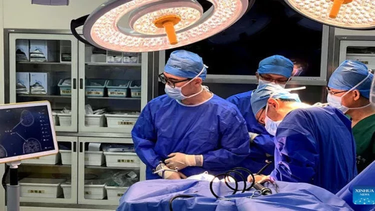 İflic olan xəstənin hərəkətliliyi bərpa edildi - FOTO