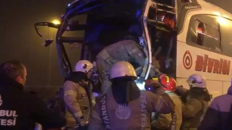 Türkiyədə ağır yol qəzasında 19 nəfər yaralanıb