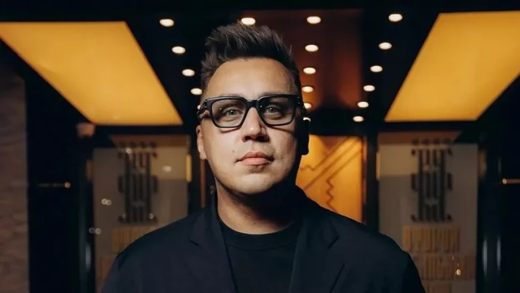 Məşhur blogger borca ​​görə evini satır