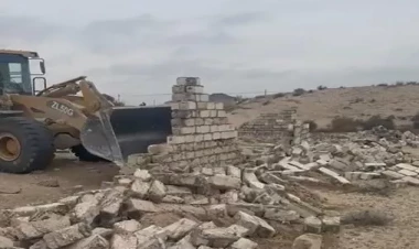 Paytaxtın bu ərazisində qanunsuz tikili sökülüb - VİDEO - FOTO