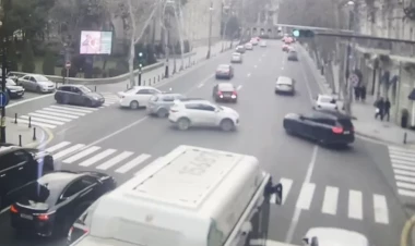 Narkotik çəkib 10-dan çox maşına ziyan vurdu - həbs edildi