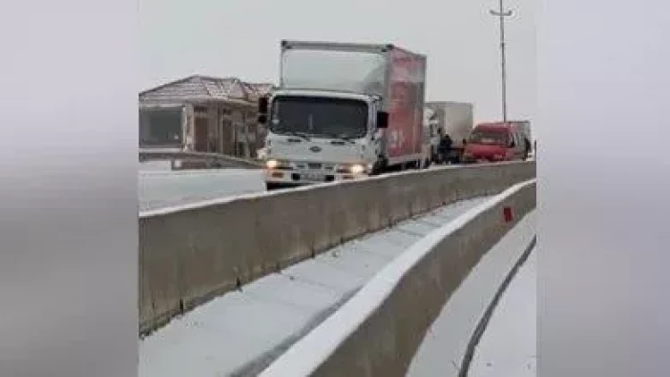 Muğanlı-İsmayıllı yolu buz bağladı, zəncirvari qəza oldu - RƏSMİ AÇIQLAMA - VİDEO