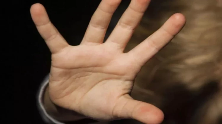 Azərbaycanda valideynlər uşağa işgəncə verib, diləndirdilər - İDDİA - FOTO