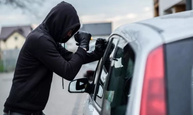 Bakıda şirkət rəhbərinin 140 min manatı oğurlandı