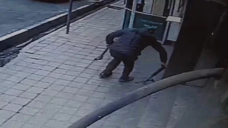 Səfirliyimizə hücum edən şəxsin məhkəməsi necə keçdi?