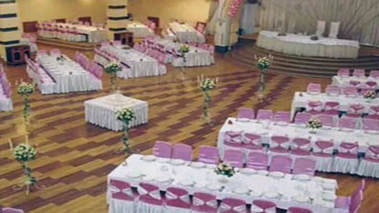 Bakıda şadlıq sarayı önündə kütləvi DAVA - FOTO