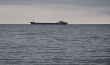 Xəzərdə təhlükəli anlar - 32 nəfər gəmidən təxliyə olundu