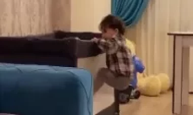 Azərbaycanda uşağın bu hərəkəti gündəm oldu - Atası ilə anasının gözü qarşısında... - VİDEO