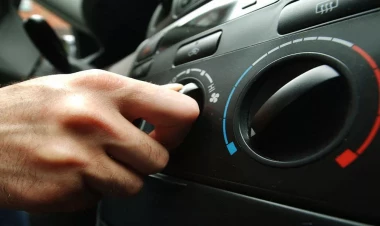 Bu görüntünü görən hər kəs təəccüb içində: Avtomobilin səsboğucu hissəsindən çıxan nədir? - VİDEO