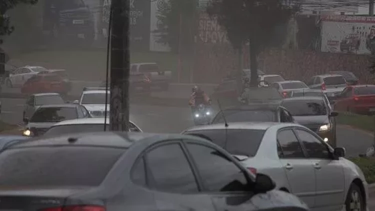 Xəbərdarlıq: Tehrana “kimyəvi yağış” yağır