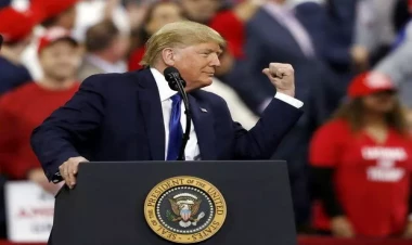 Tramp zəfər çalsa, vitse-prezident bu gözəl oğlan olacaq - FOTO