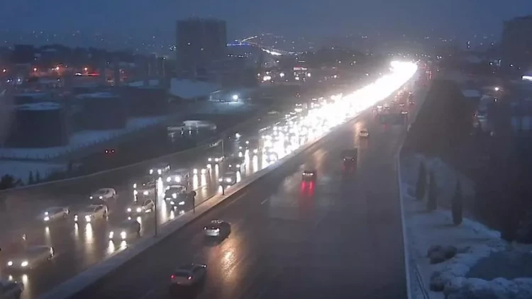 Bakının bəzi yollarında tıxac yaranıb - SİYAHI - FOTOlar