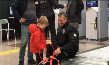Azyaşlının çantasından “silah” çıxdı: Hava limanında polislər hərəkətə keçdi - VİDEO