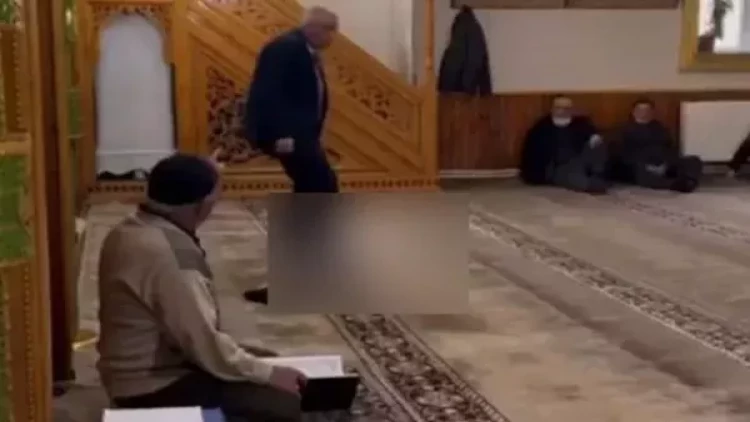 Məsciddə BİABIRÇILIQ: Qurani-Kərimi ayaqladı