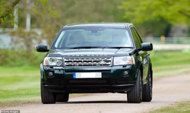 Bakıda “Land Rover” sürücüsü qəza törətdi, sərnişini döydü - FOTO