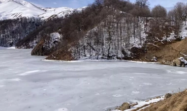 Azərbaycanın dağ göllərindən biri olan Maralgöl donub