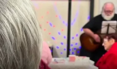 Alzeymer xəstəsi xanımını xatırlamaq üçün bunu etdi - VİDEO