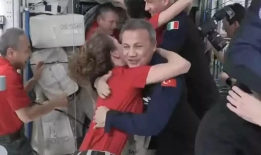 Türkiyəli astronavt Beynəlxalq Kosmik Stansiyada belə qarşılandı - VİDEO