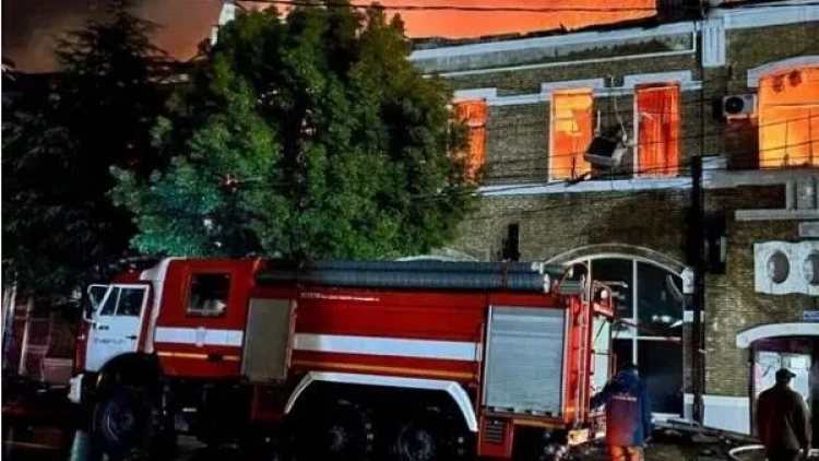 4 minə yaxın rəsm əsərinin olduğu fond yandı