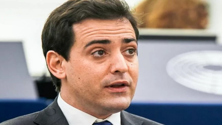 Makronun yeni təyin etdiyi nazirdə xəstəlik aşkarlandı