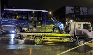 Ankarada mikroavtobus aşıb, 11 nəfər xəsarət alıb