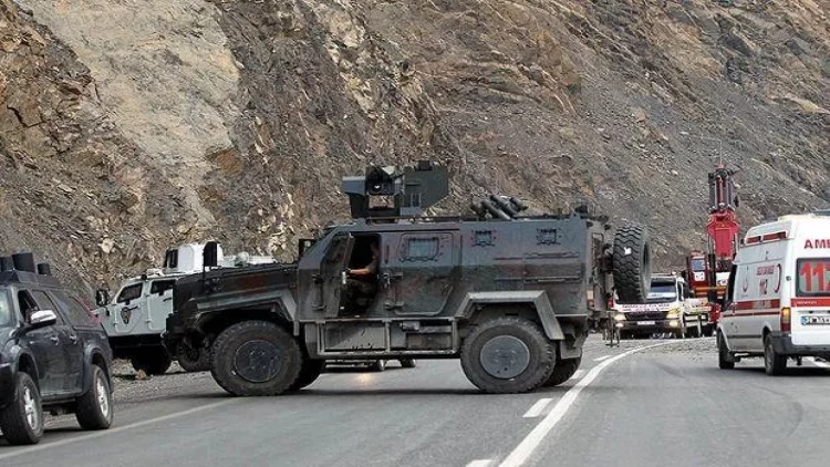 Türkiyədə ağır qəza: 10 polis yaralandı