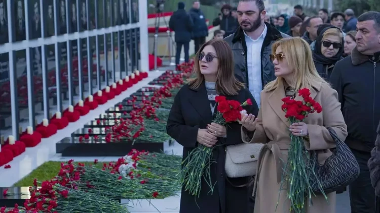 Sibel Can Şəhidlər xiyabanını ziyarət etdi - FOTOlar