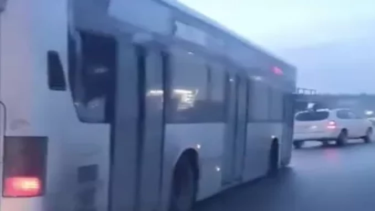 Bakıda sərnişin avtobusu təhlükə saçdı - VİDEO