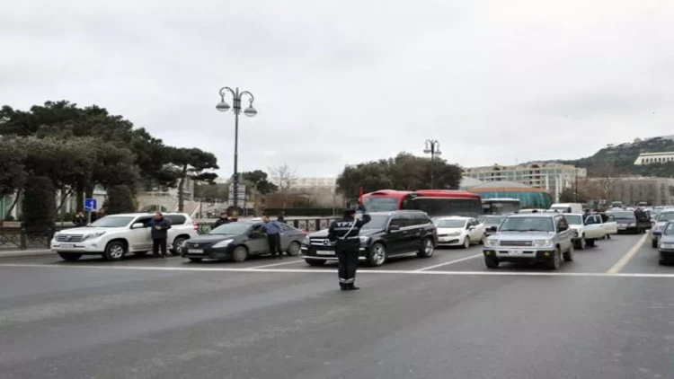 Şəhidlərin xatirəsi bir dəqiqəlik sükutla yad olundu - VİDEO - FOTO