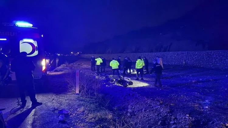 Türkiyədə mikroavtobus avtomobilə çırpılıb, yaralananlar var