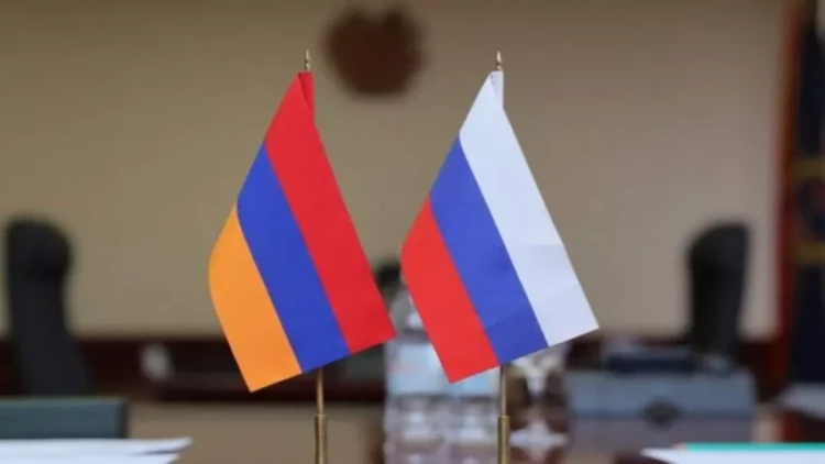 Moskvanın İrəvana açıq ismarışları - Lavrov Paşinyana yol göstərir