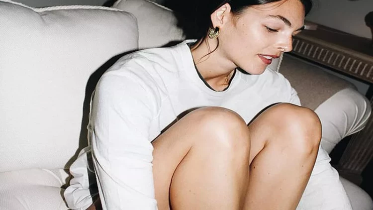 Di Kaprionun model sevgilisindən yarıçılpaq FOTOlar