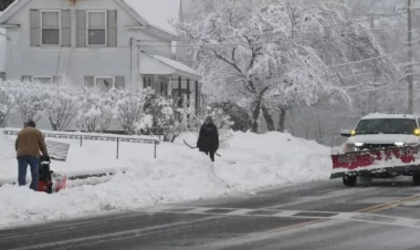 Güclü qar onlarla insanın ölümünə səbəb oldu
