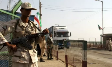 Pakistan İranı vurdu - VİDEO - FOTO