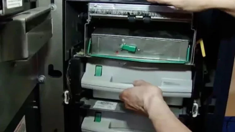 Ödəmə terminalından 6999 manat oğurlandı - 2 nəfər saxlanıldı - FOTO